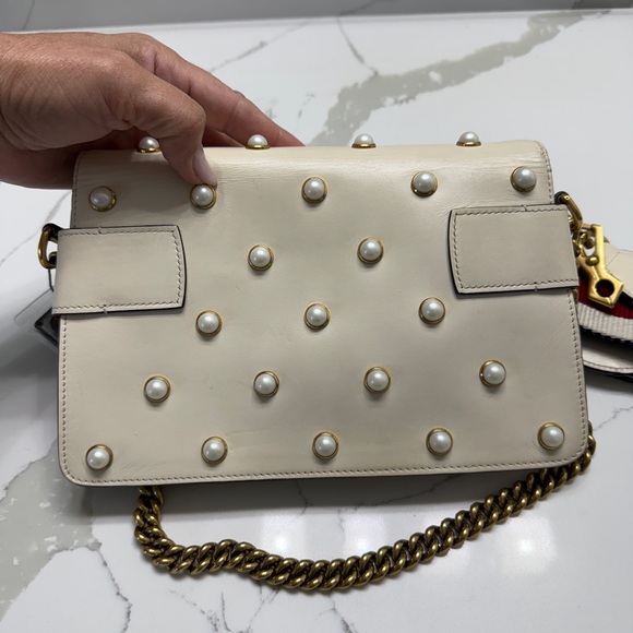 Gucci Queen Bee Shoulder Bag with Gold Chain and Bee Embellishment with COA - Picture 4 of 10